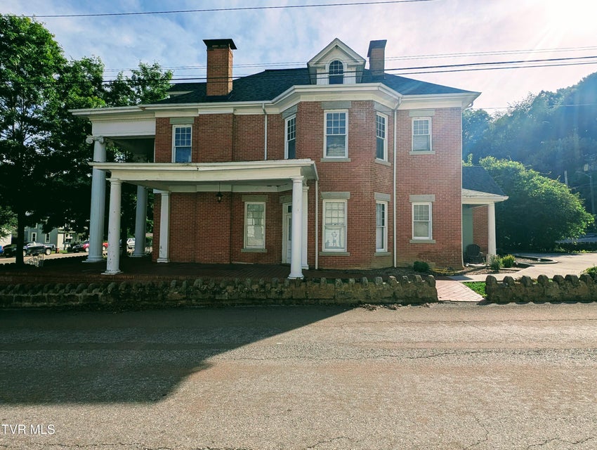 Photo #4: 221 Main Street