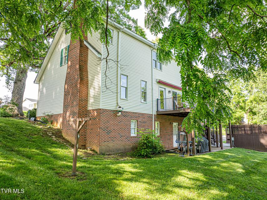 Photo #6: 20010 Oakwood Drive