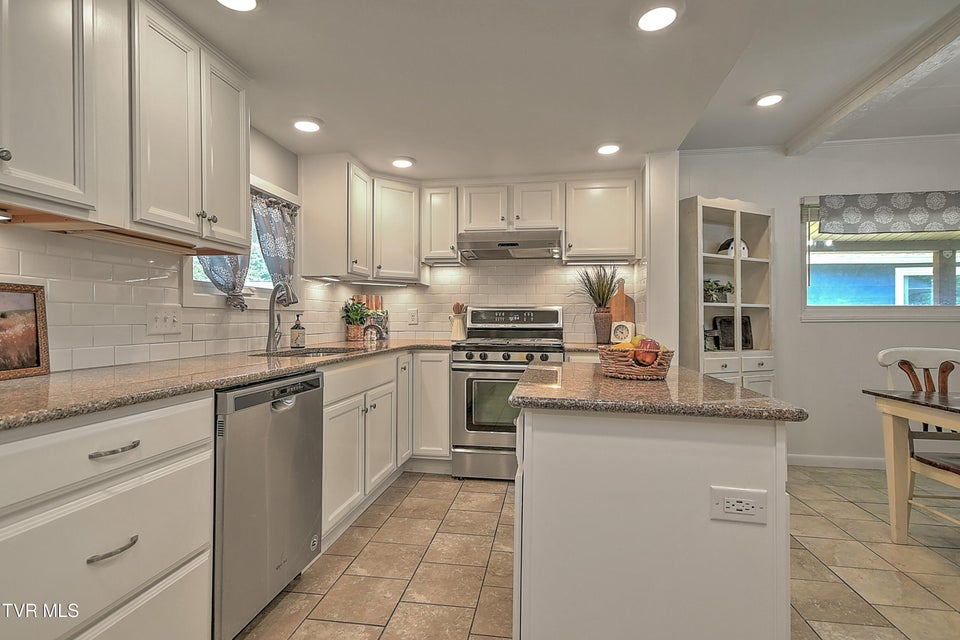 Photo #22: 909 Holston Avenue