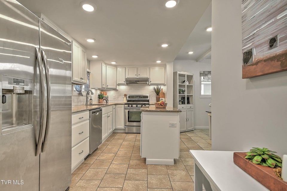 Photo #23: 909 Holston Avenue