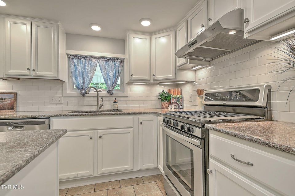 Photo #24: 909 Holston Avenue