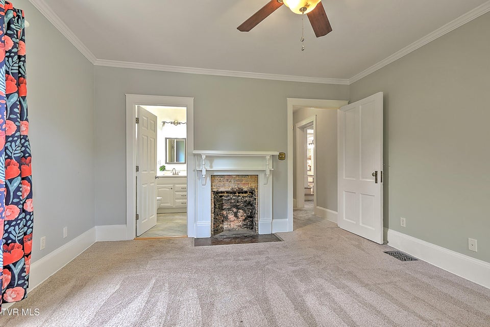 Photo #28: 909 Holston Avenue