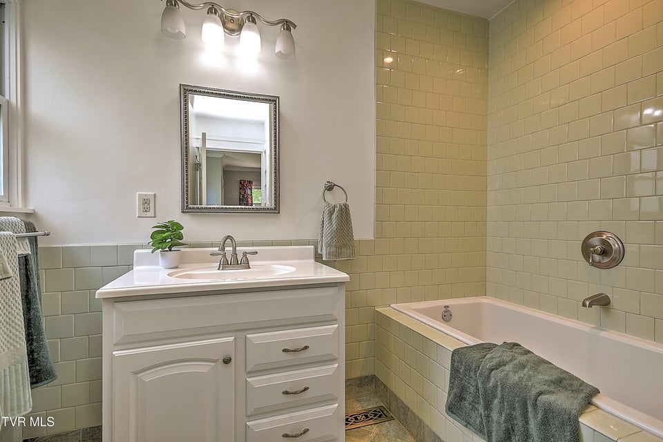Photo #29: 909 Holston Avenue