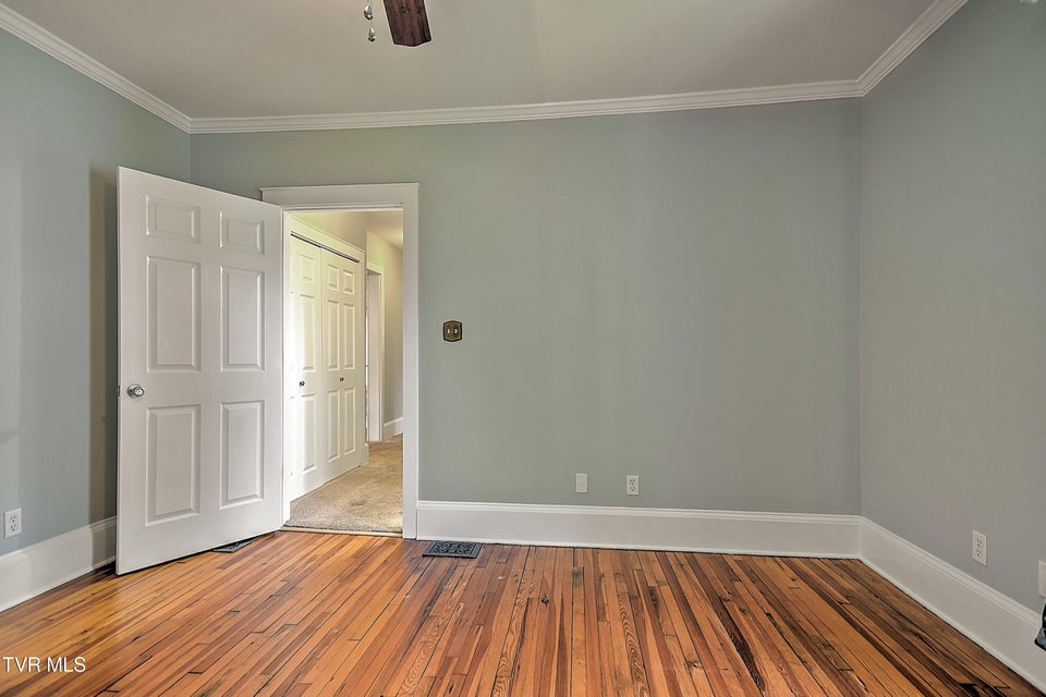Photo #33: 909 Holston Avenue