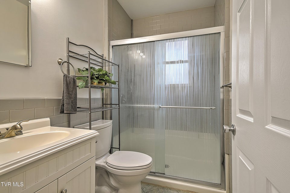 Photo #34: 909 Holston Avenue