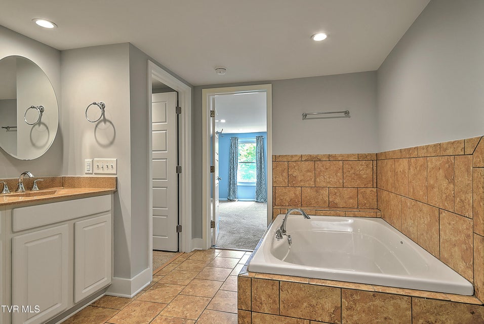 Photo #38: 909 Holston Avenue