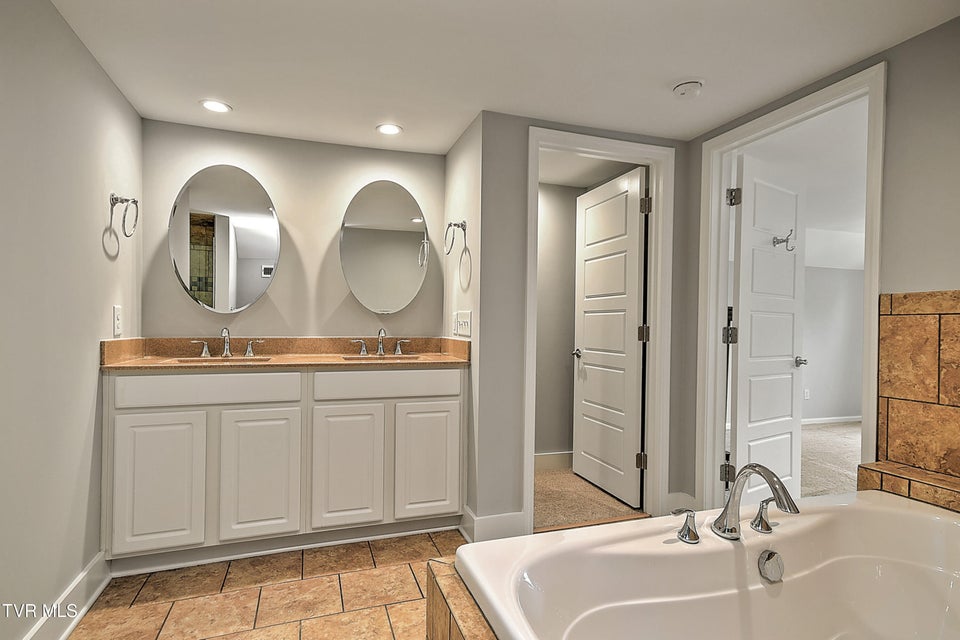 Photo #39: 909 Holston Avenue