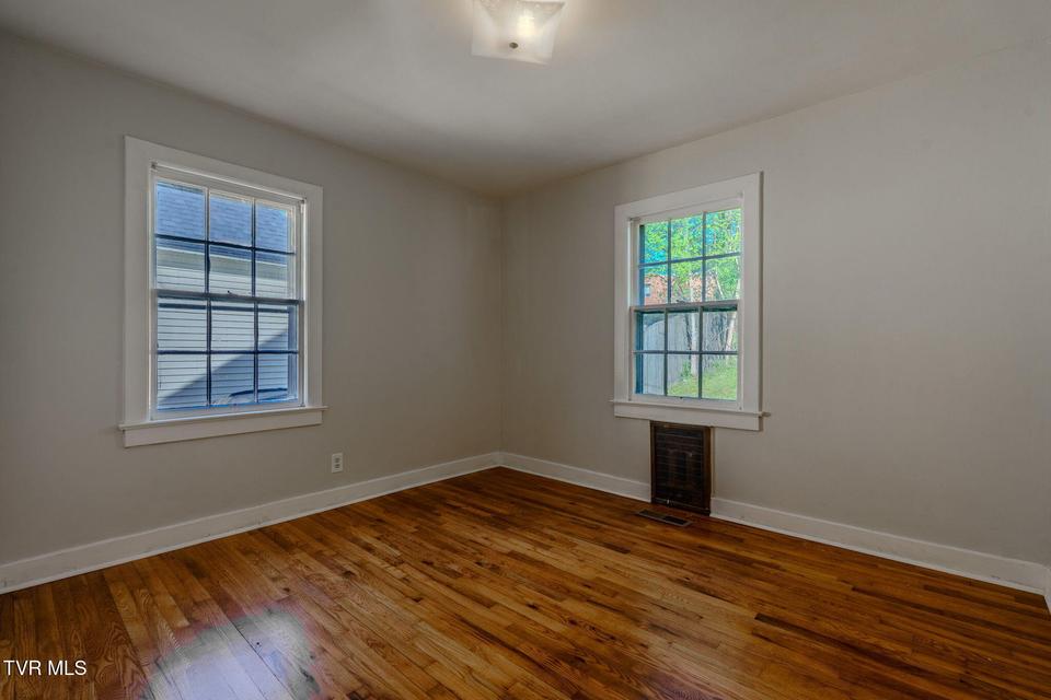 Photo #8: 2233 Lawson Avenue
