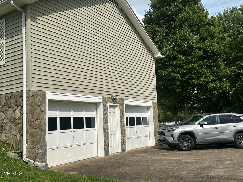 Photo #31: 1726 Old Tusculum Road