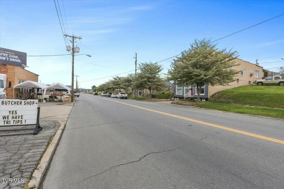 Photo #4: 809 Sullivan Street
