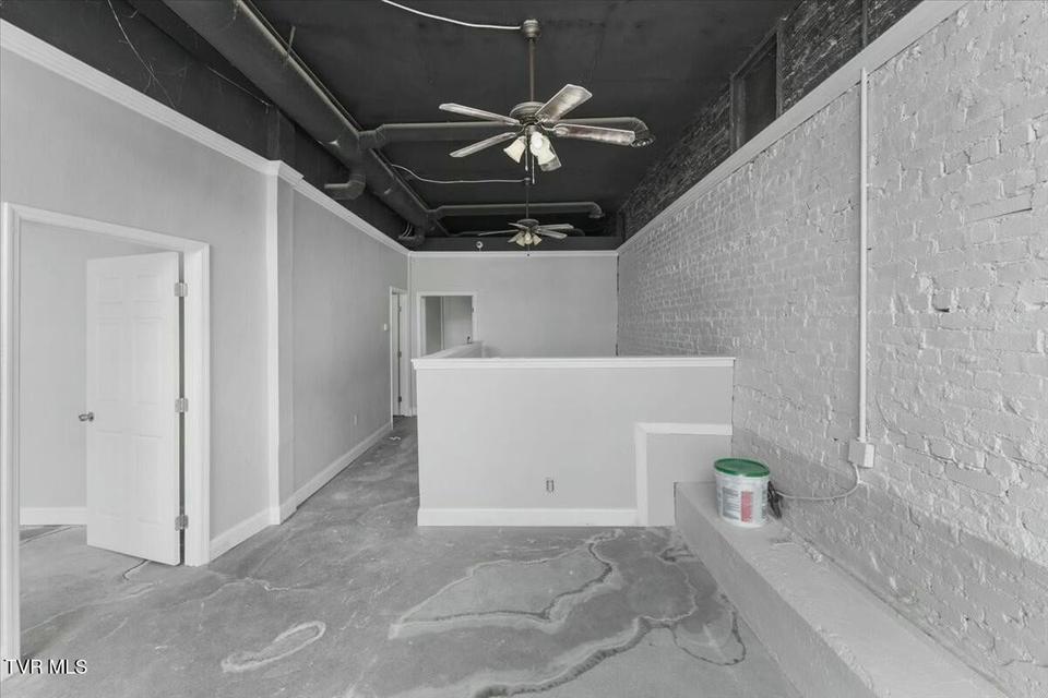 Photo #7: 809 Sullivan Street