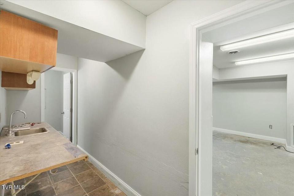 Photo #16: 809 Sullivan Street