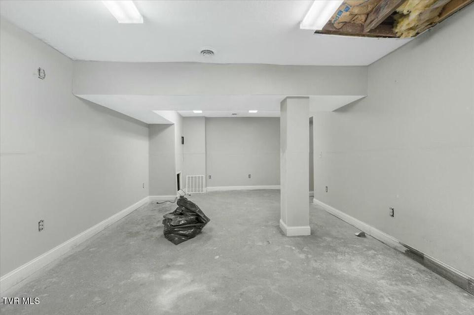 Photo #18: 809 Sullivan Street