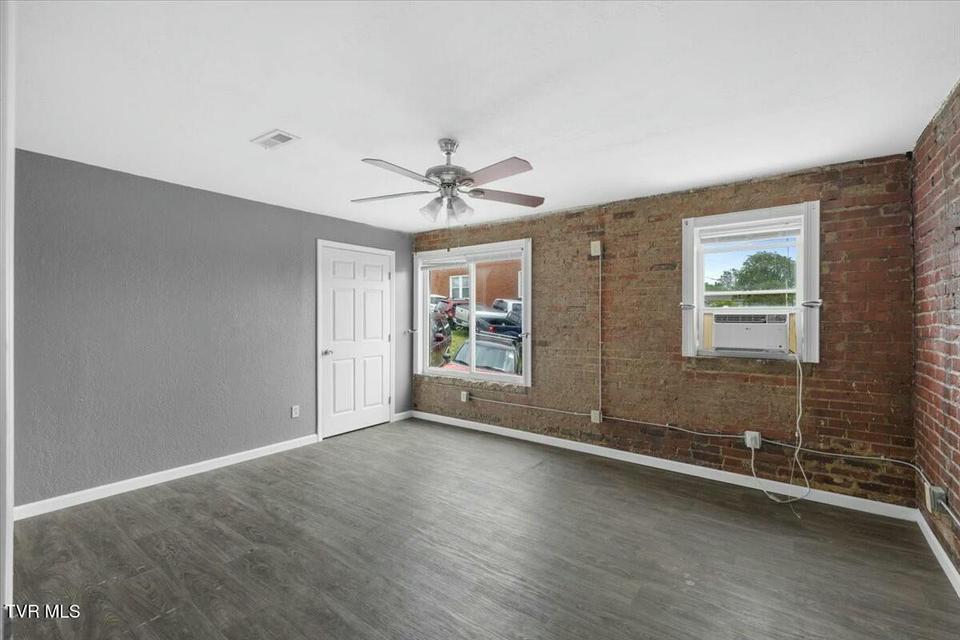 Photo #36: 809 Sullivan Street