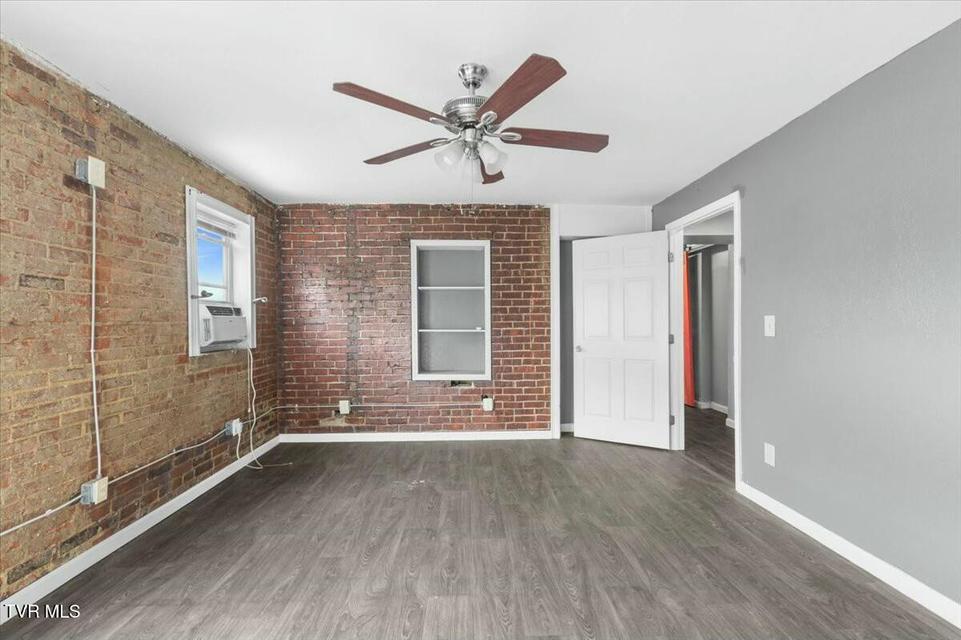 Photo #38: 809 Sullivan Street