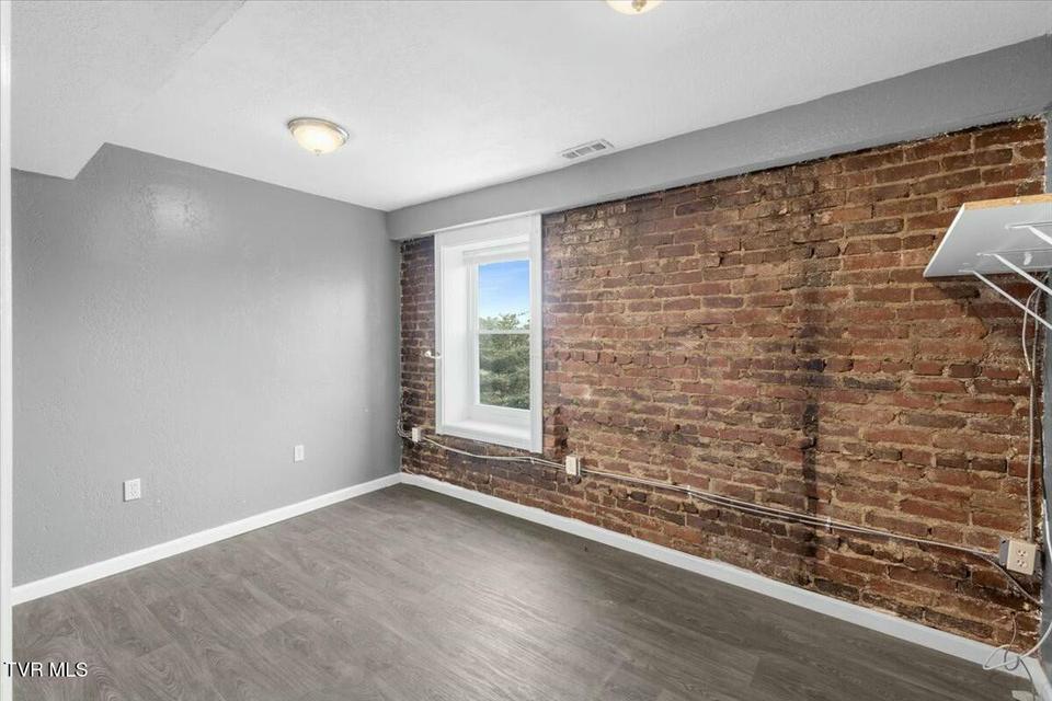 Photo #41: 809 Sullivan Street