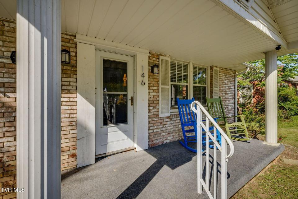 Photo #5: 146 Arbutus Avenue