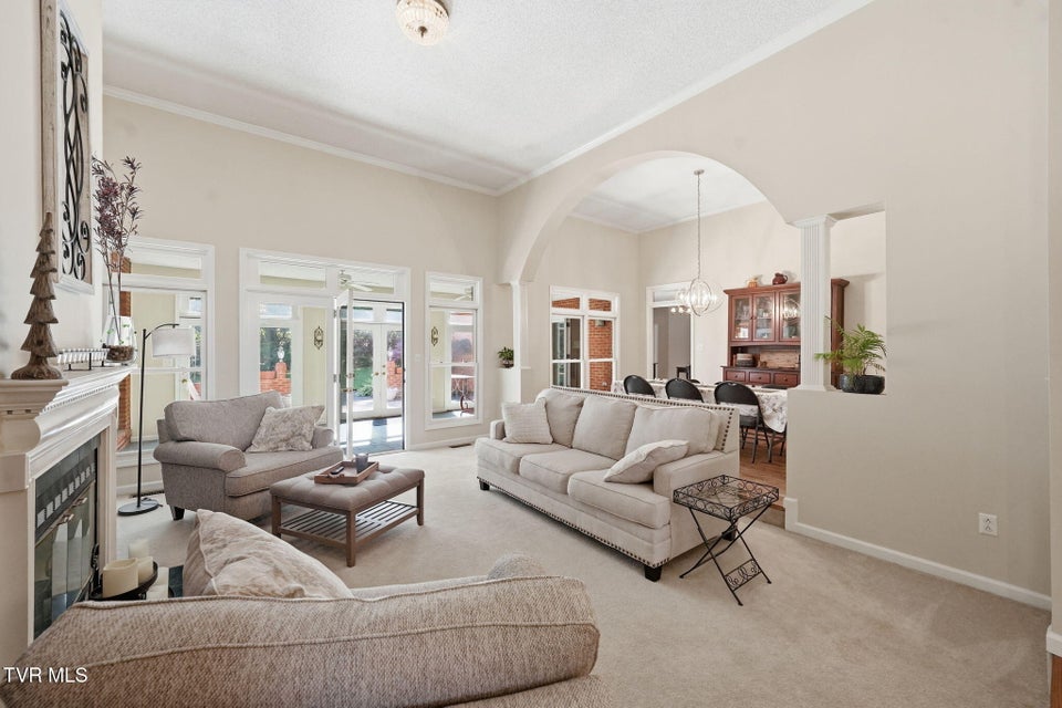 Photo #6: 105 Shadowood Drive