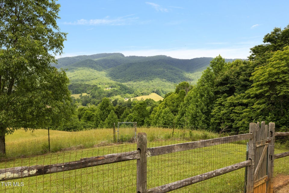 Photo #67: 195 Estep Loop