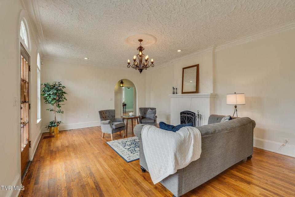 Photo #5: 826 Polk Avenue