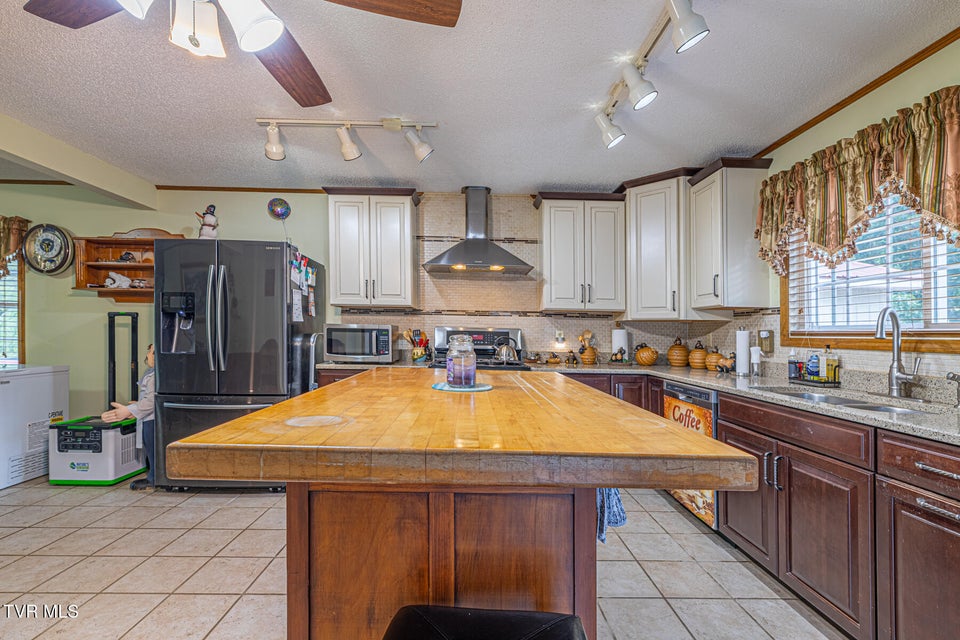 Photo #10: 125 Parsonage Road