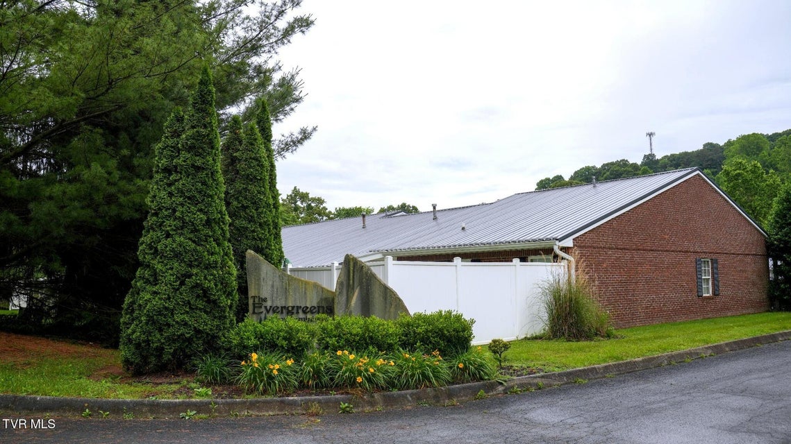 Photo #13: 510 Colonial Road