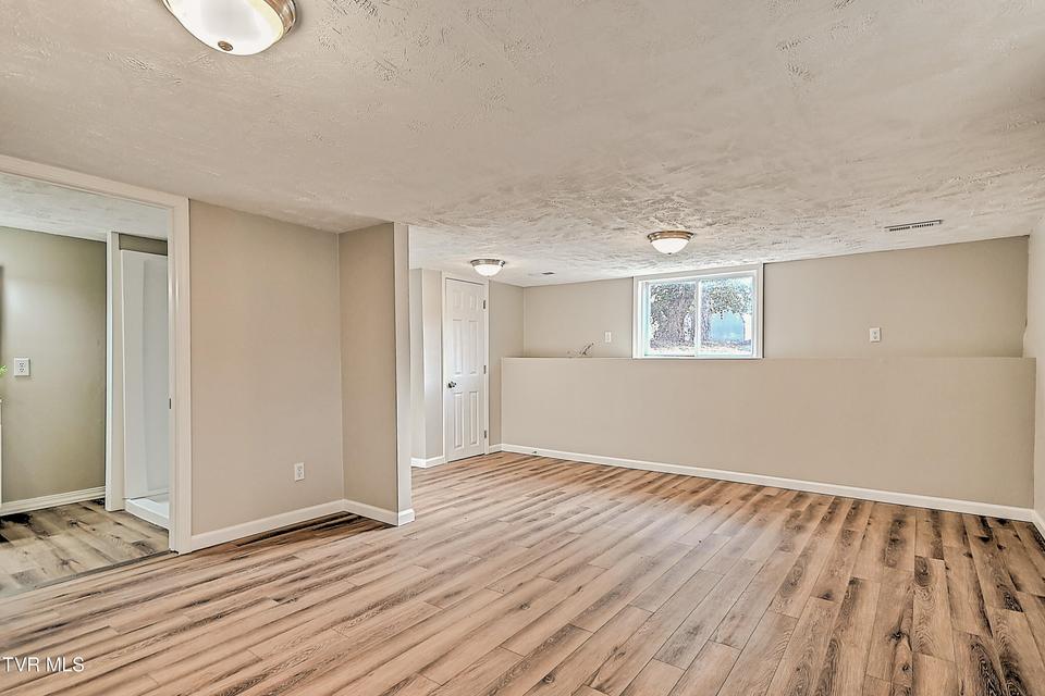 Photo #23: 918 Cedar Avenue