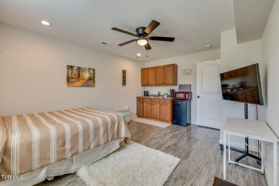 Photo #32: 2100 Longreen Road