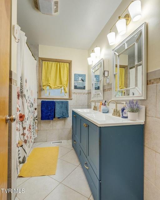 Photo #16: 1704 Acorn Court