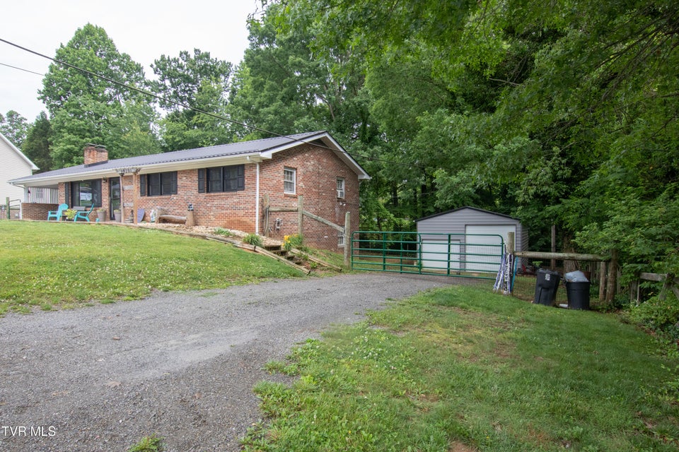 Photo #4: 19201 Moulin Street