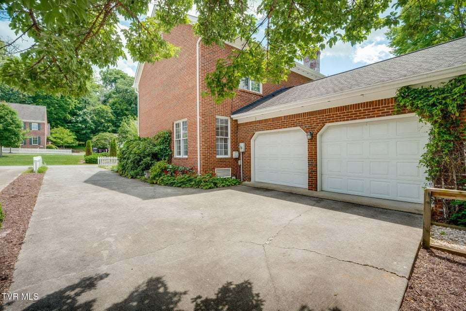 Photo #39: 24 Pendleton Place