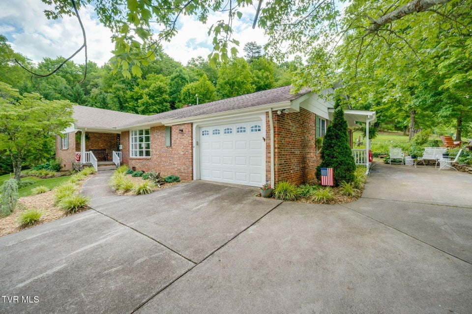 Photo #2: 702 Outer Drive