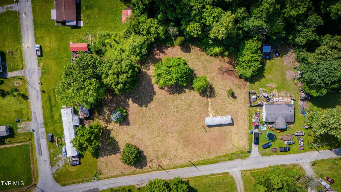 Photo #2: 604 Woodlawn Drive