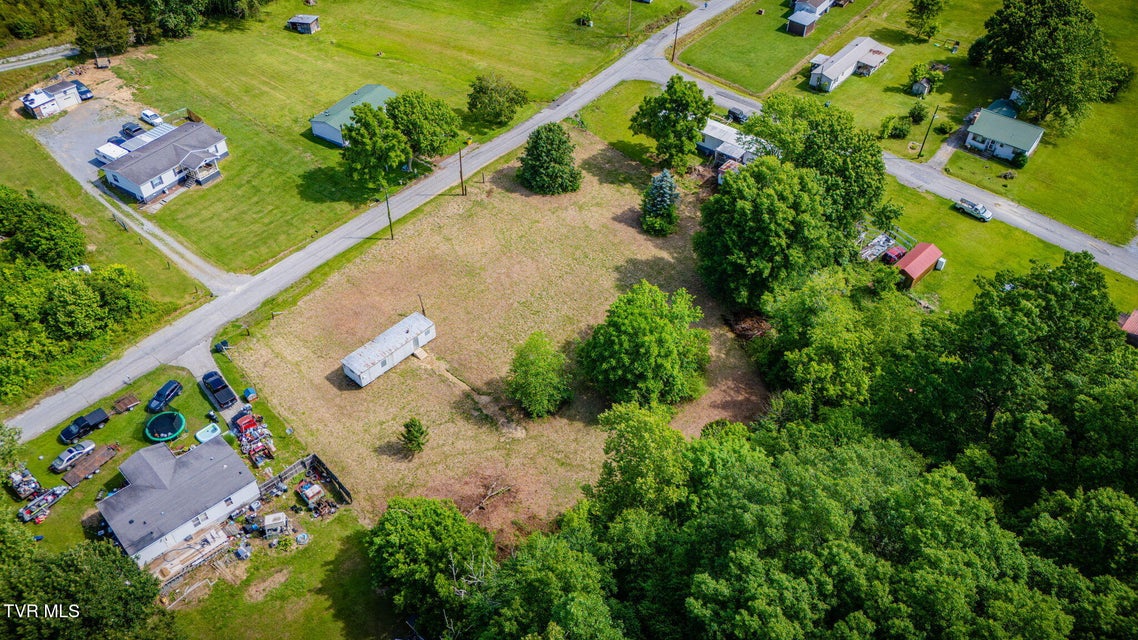 Photo #6: 604 Woodlawn Drive