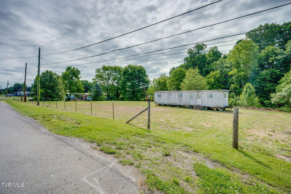 Photo #17: 604 Woodlawn Drive