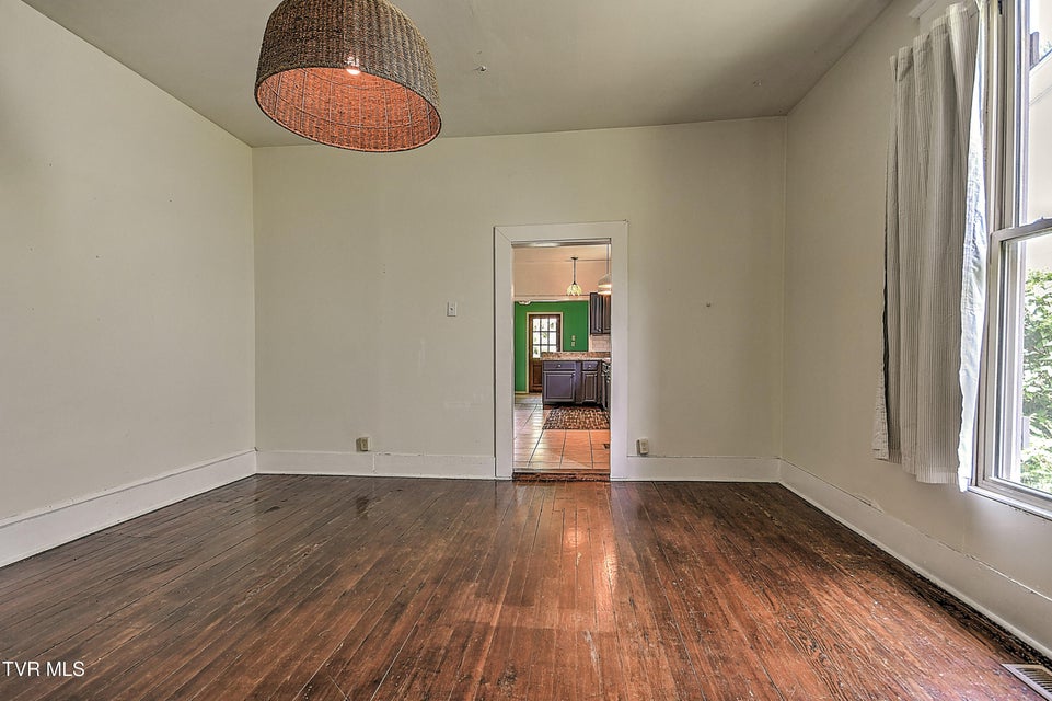 Photo #5: 713 Ash Street