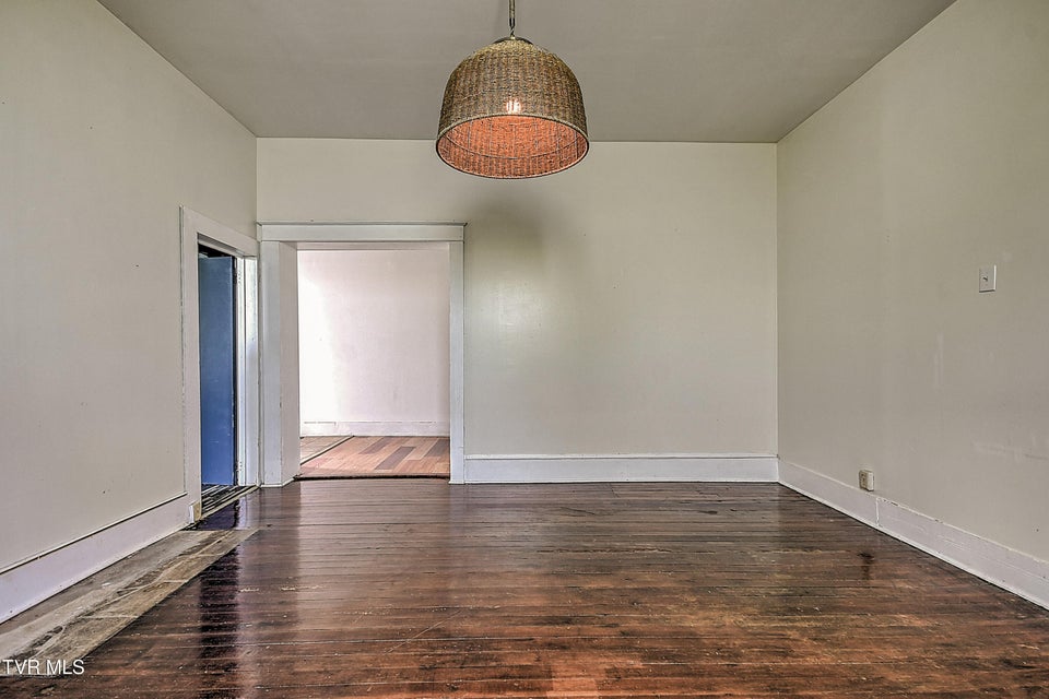Photo #6: 713 Ash Street