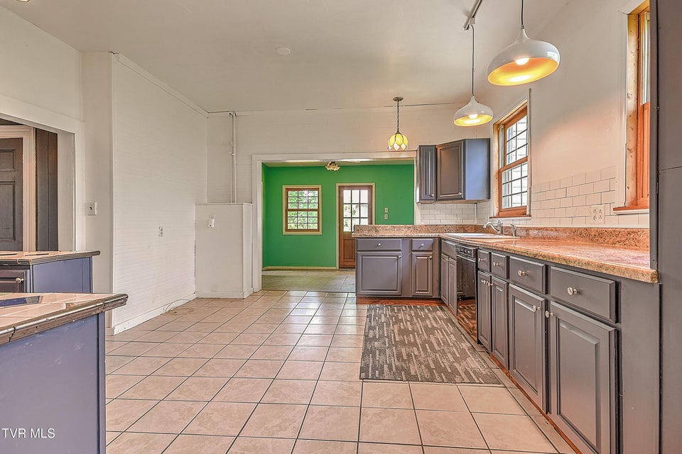 Photo #8: 713 Ash Street