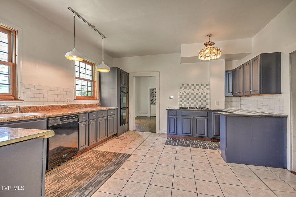 Photo #10: 713 Ash Street
