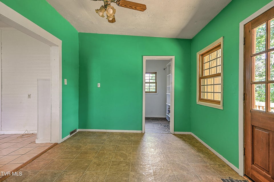 Photo #15: 713 Ash Street
