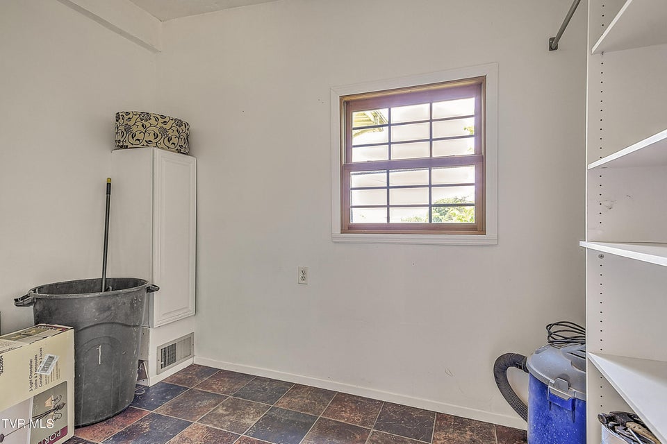 Photo #16: 713 Ash Street