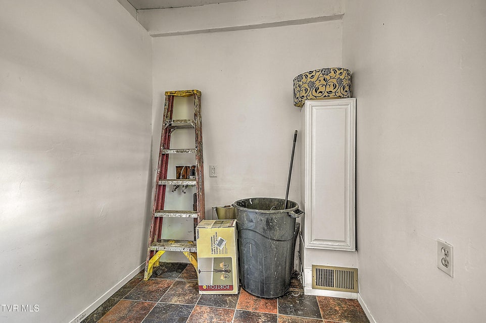 Photo #17: 713 Ash Street