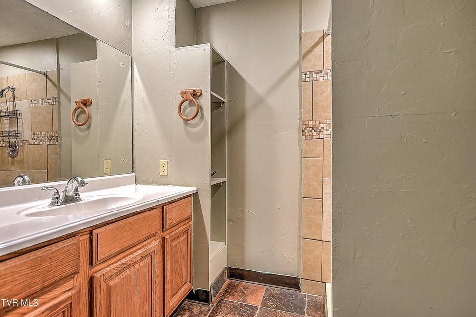 Photo #18: 713 Ash Street