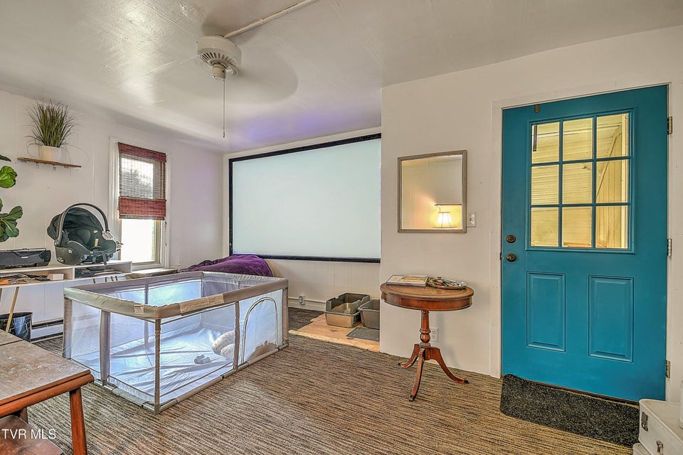 Photo #34: 713 Ash Street