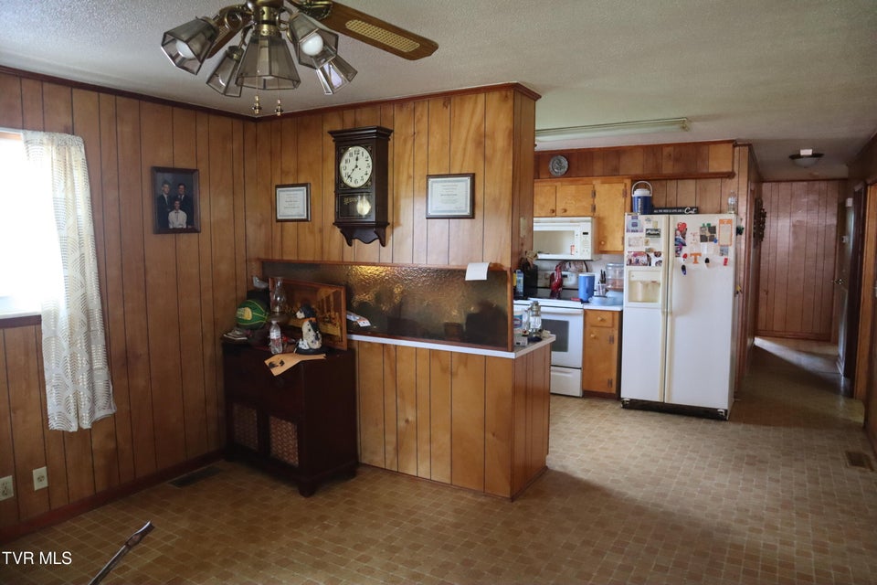 Photo #5: 160 Emerald Road