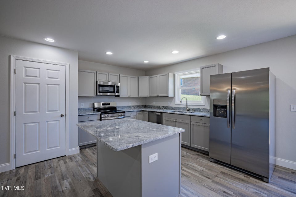 Photo #4: 209 Farmington Drive