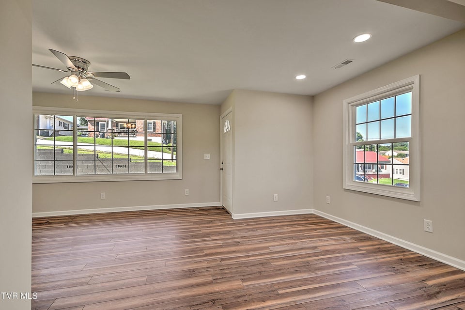 Photo #10: 1032 Wilcox Drive
