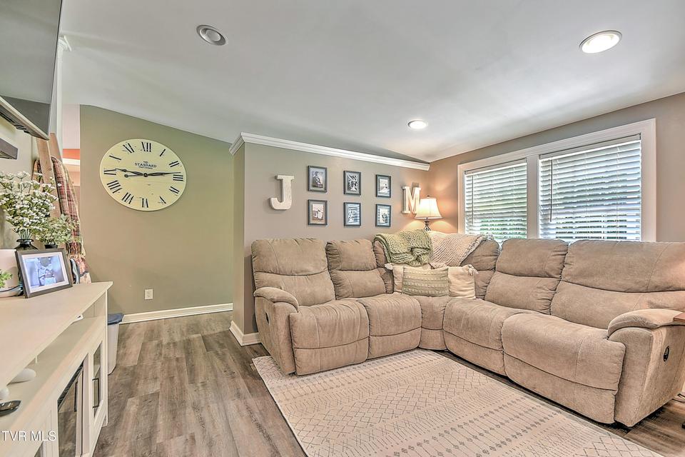 Photo #17: 200 Dentons Lane
