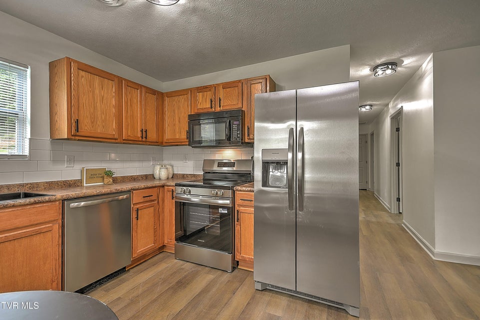 Photo #13: 2663 Anderson Street