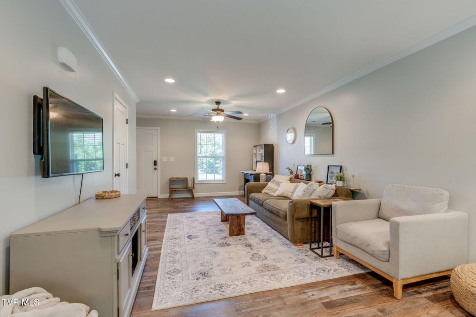 Photo #5: 262 Ridge Pointe Drive